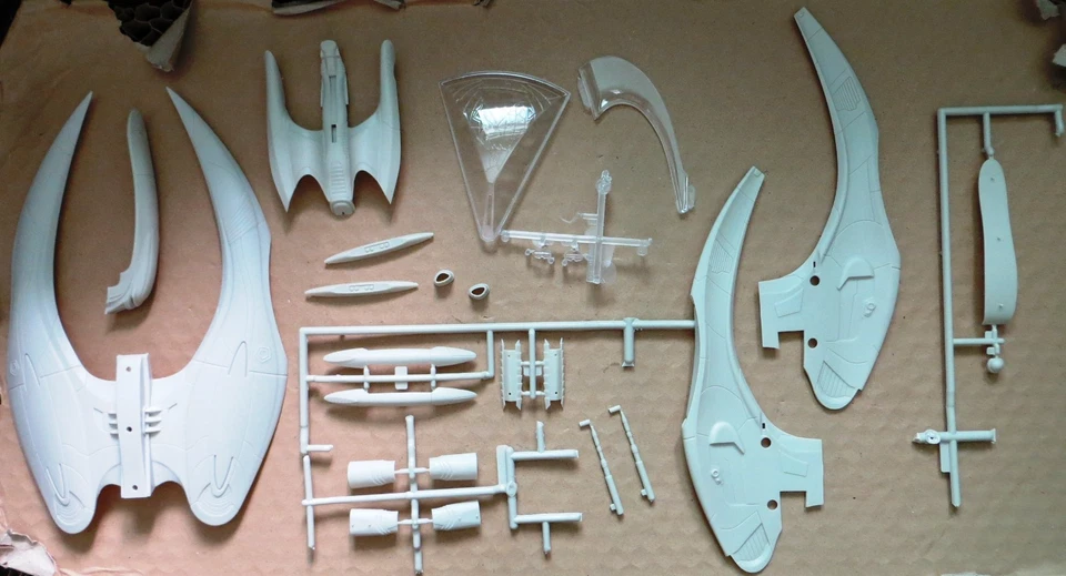 Moebius Cylon Raider New Battlestar Galactica 1/32 Scale Plastic Model Kit - Image 3 of 3