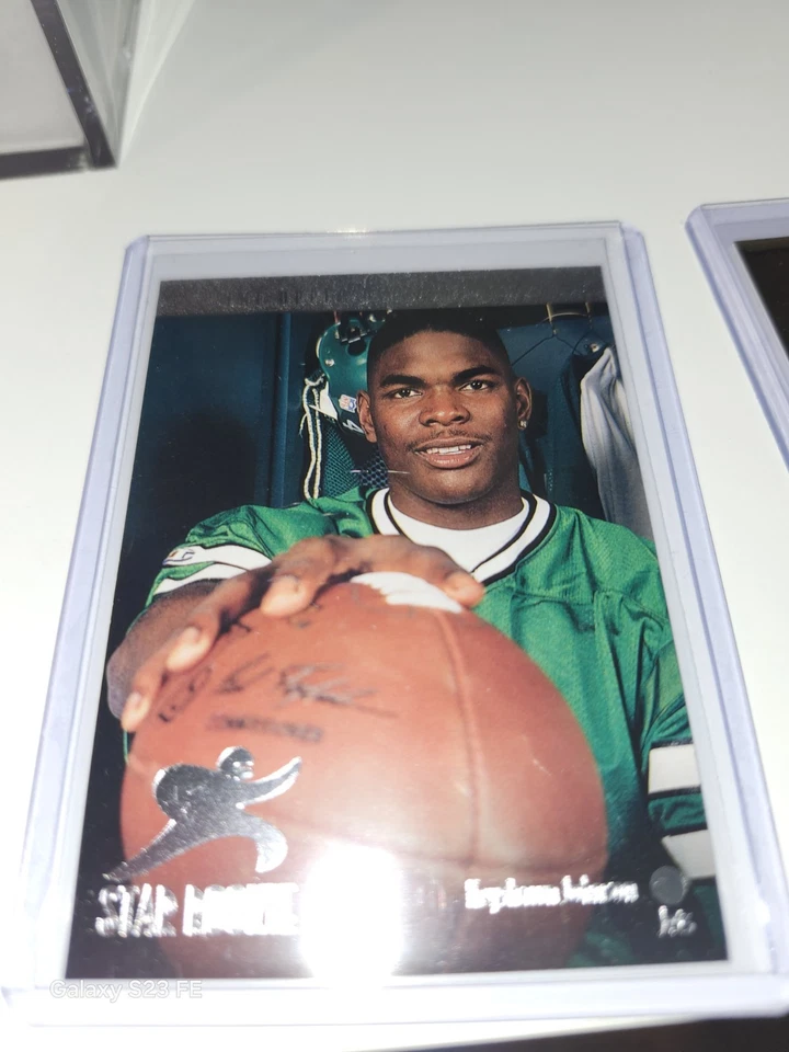 Mini casco Keyshawn Johnson RC AUTO ¡Con estuche y lote de 4 tarjetas! NY Jets! 2 RC'S Foto 4 de 4