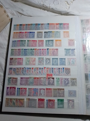 Frankreich Lot von 1240 verschiedenen Briefmarken neu und gereist