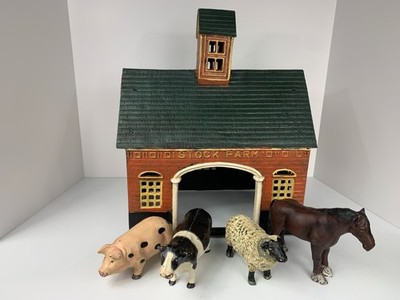 Vintage Cast Iron Farm Set   Barn & Animals Horse Pig Cow Sheep   Hand Painted