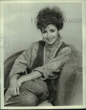 1986 Press Photo Annie Potts stars in "Designing Women," Mondays on CBS-TV