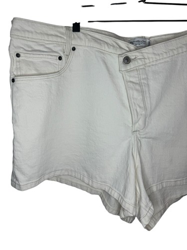 Abercrombie & Fitch The 90’s Relaxed Cutoff Short High Rise Size 22 White - Picture 3 of 10
