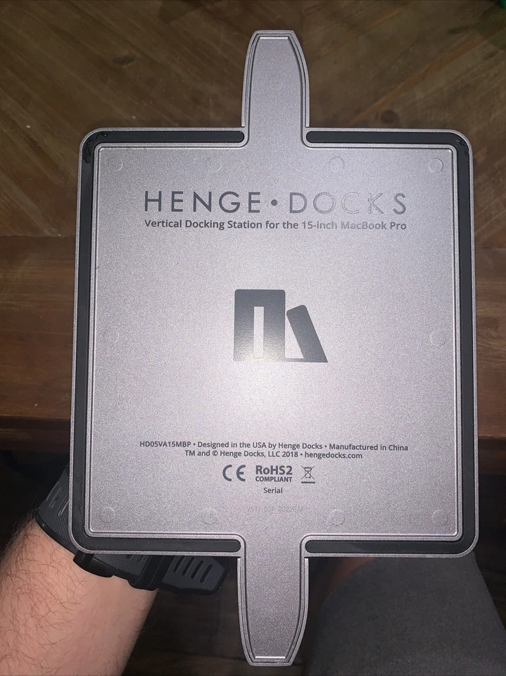 Henge Docks  Vertical Dock MacBook Pro 15inch - Image 2 of 2