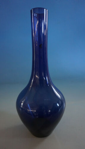 RS1121-095: jarrón de vidrio de diseño liso azul años 50 Suecia / Finlandia  - Imagen 1 de 3