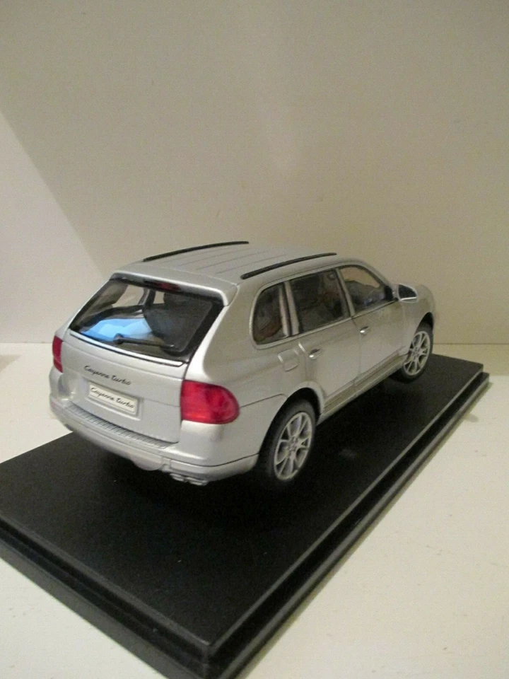 PORSCHE CAYENNE TURBO Gris Silver Grey par WELLY 2529W au 1/18 NEUF BOITE - Photo 3/4
