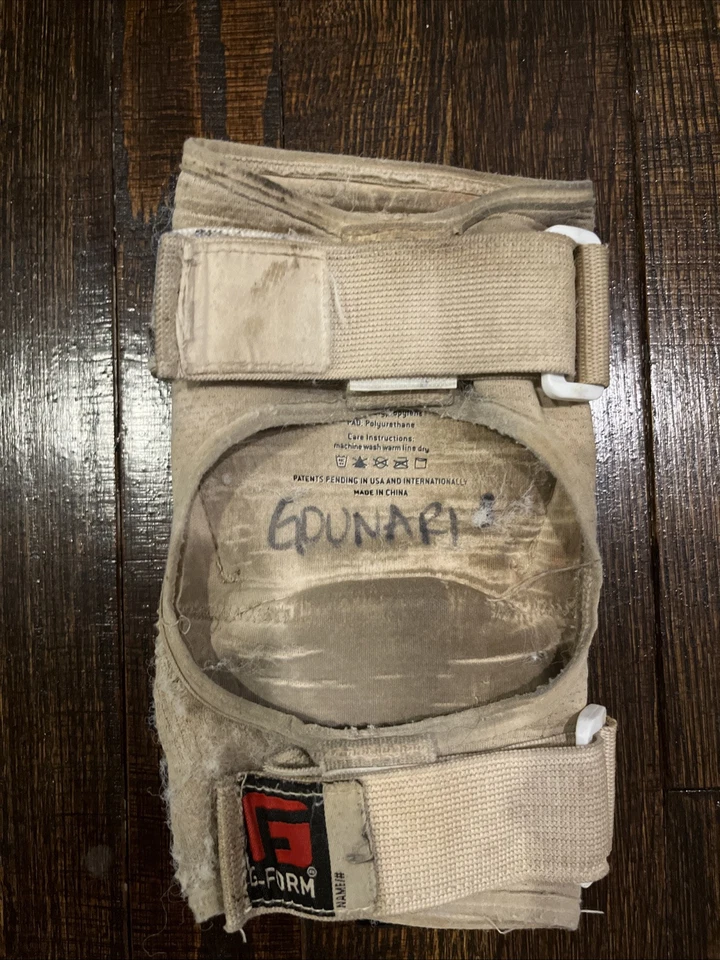 Protector de codo de béisbol en forma de G juvenil Foto 2 de 4