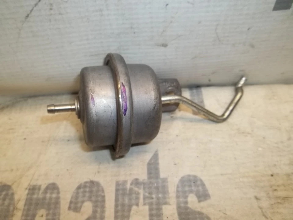 Válvula de liberación de vacío de freno de emergencia GM Deville Seville Eldorado Fleetwood OEM Foto 2 de 4