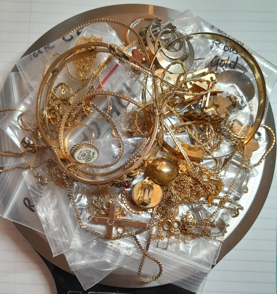 233 gramos de joyería surtida llena de oro de 10k, 12k y 14k Foto 3 de 4