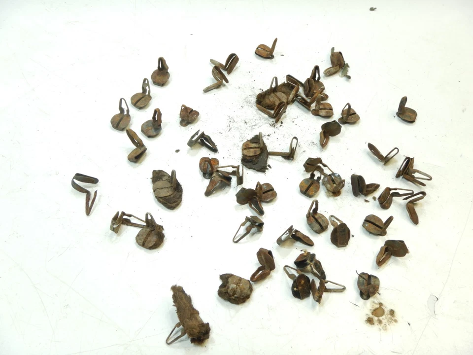 1946-1951 Kaiser Frazer Manhattan clips de montaje en panel de puerta Foto 3 de 4