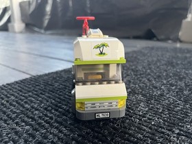 LEGO CITY Camper 7639 2 Minifigures Bicycle Surfboard Great Outdoors