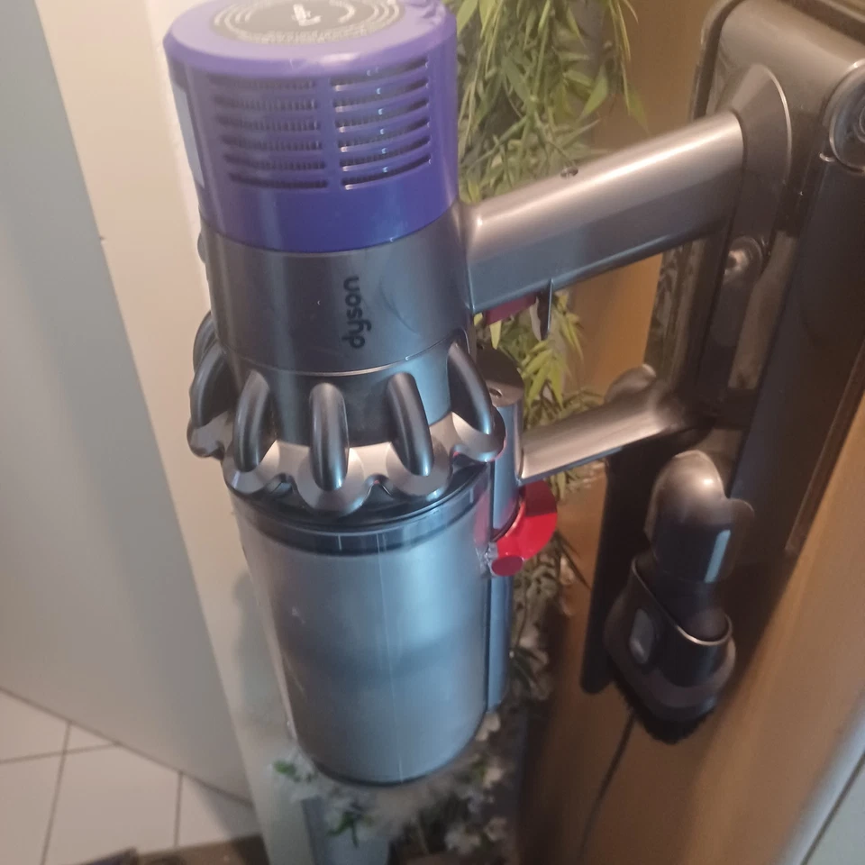 DÝSON. V11/SV14 AKKU-Staubsauger;mit sehr viel Zubehör.Bitte LESEN,nur 3 Tage - Bild 3 von 4