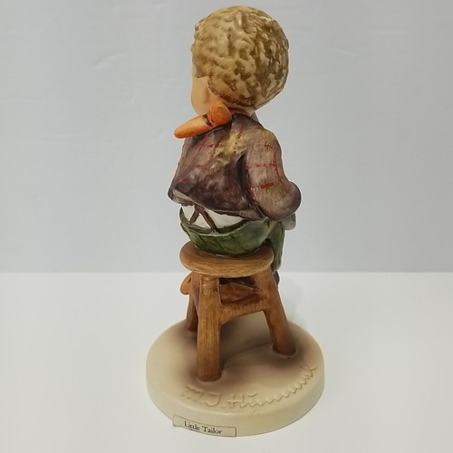Figura de porcelana Hummel pequeño hilo de tijera sastre #308 TMK5 5,75" de colección - Imagen 3 de 9