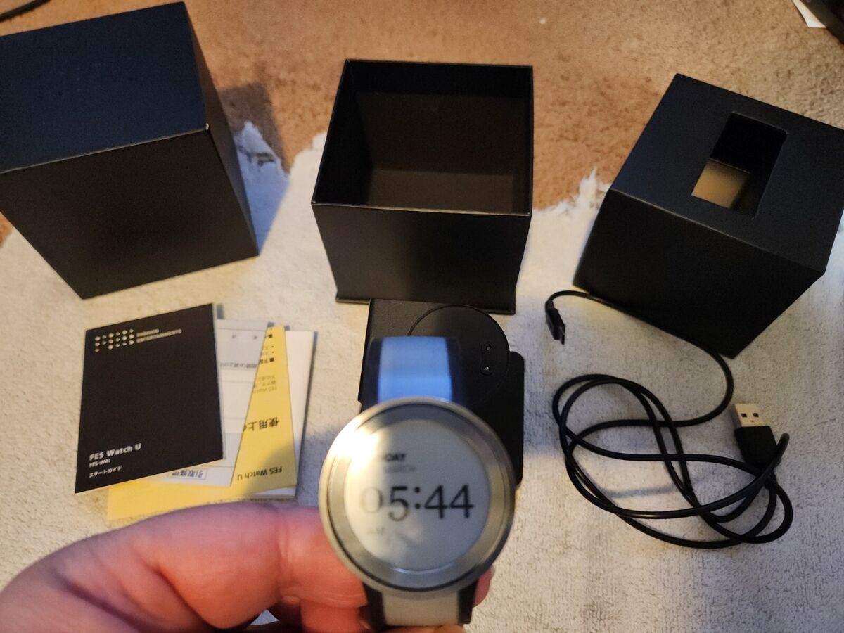 Sony FES Watch Premium U Watch FES-WA1 Black/Silver (Barely Sony FES Watch Premium U Watch FES-WA1 Black/Silver (Barely