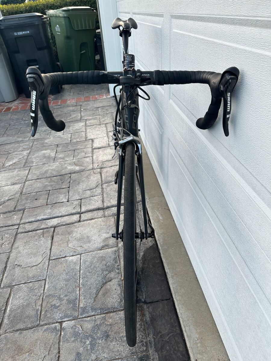Focus Izalco Pro 56cm Black Carbon Road Bike SRAM Force Focus Izalco Pro 56cm Black Carbon Road Bike SRAM Force