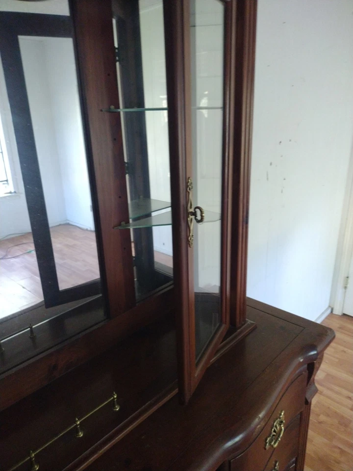 Nice Soild Wood Dresser Mirror Chest with Drawers Bedroom Furniture - Image 3 of 4