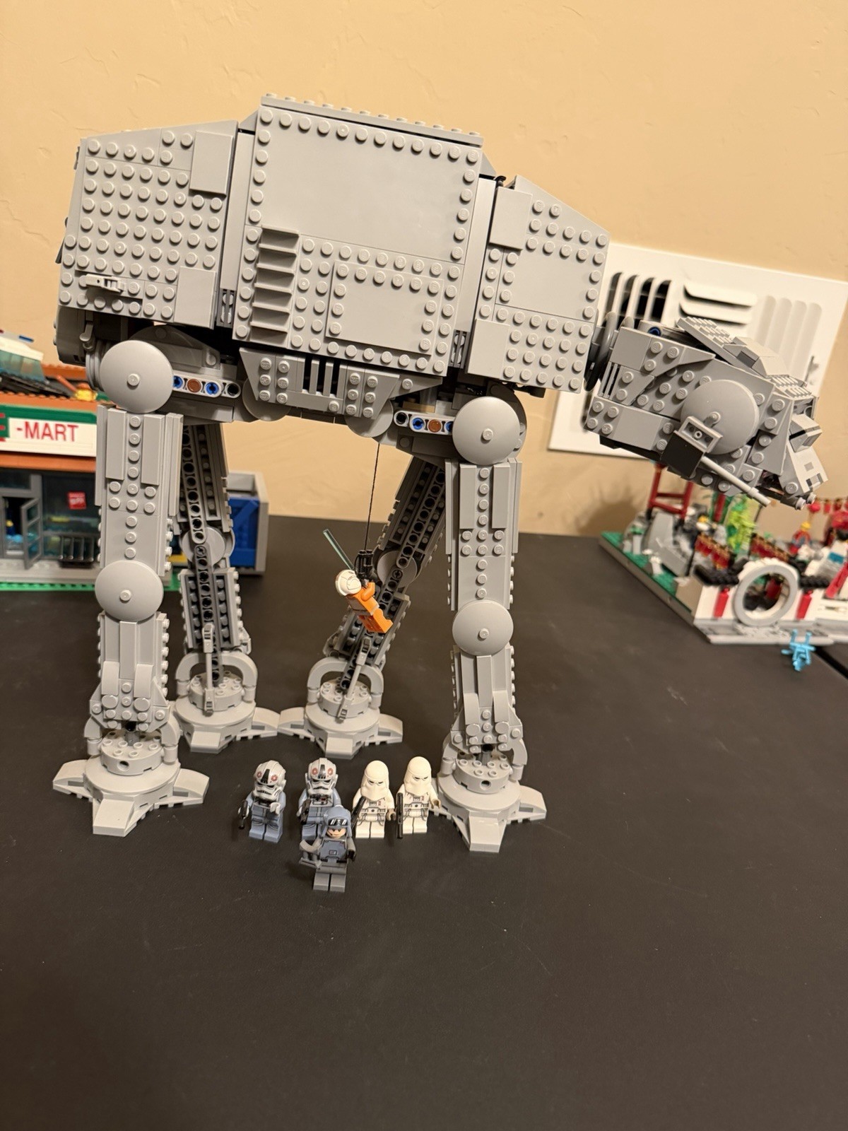LEGO Star Wars AT-AT Walker (75288) Complete w/ Minifigs
