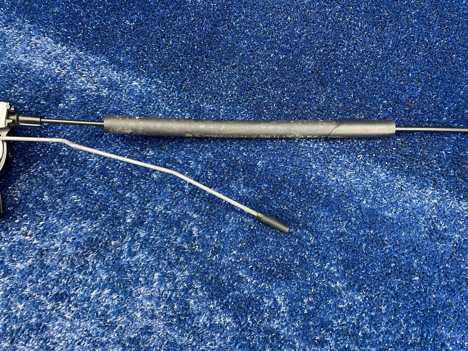 Cierre de cerradura de puerta delantera derecha Chevrolet Camaro 2010-2015 OEM 13579524 Foto 3 de 4