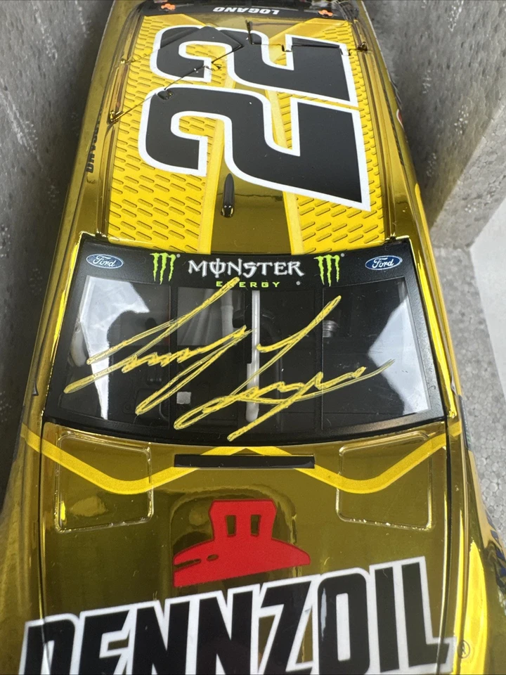 Lionel Racing NASCAR Joey Logano #22 Firmado Color Cromo 1:24 Oro Réplica NUEVO Foto 3 de 4