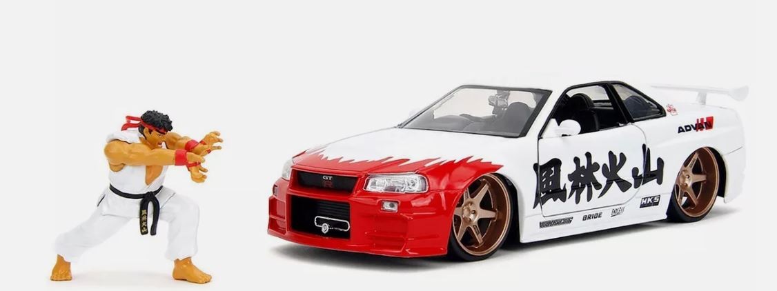 Jouet de collection Nissan Skyline GT-R R34 blanche et figurine Street Fighter en métal