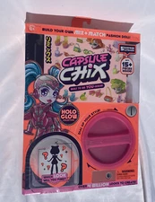 Chix HoloGlow Collection, 4.5 inch Small Doll with Capsule Machine Unboxing