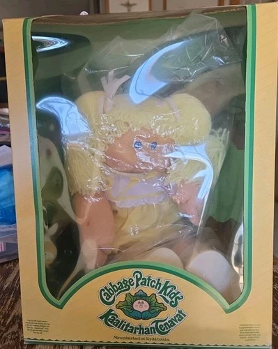 1983 CABBAGE PATCH KIDS ALMA CARINA DOLL  INT'L FINLAND #44390 BN IN OPENBOX