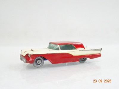 Lesney Made in England No.75 DieCast Ford Thunderbird JL3143 o.