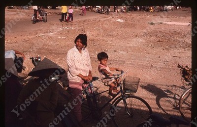 sl10 Original Slide 1990 s Vietnam  poor area dirt roads mom w/ baby  796a