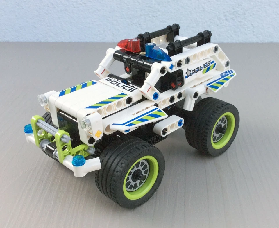 LEGO Technic 42047 Police Interceptor