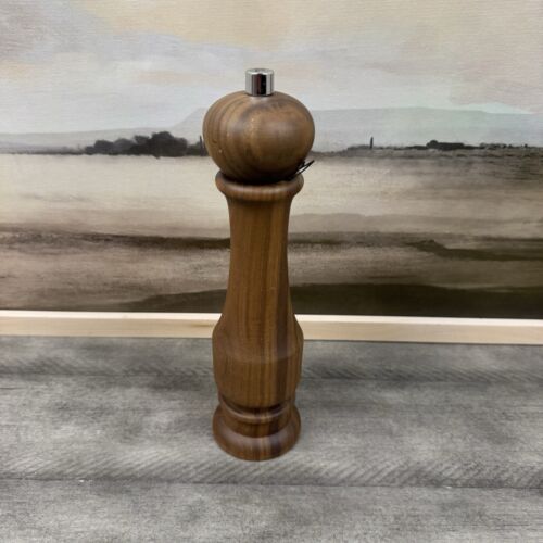 Williams Sonoma 9” Traditional Walnut Pepper Mill Grinder Flaws Read