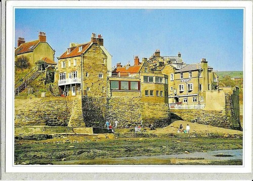 THE VILLAGE - ROBIN HOOD'S BAY - (4" X 6")