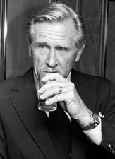Lloyd Bridges Drinking Water In The Glass 8x10 Picture Celebrity Print