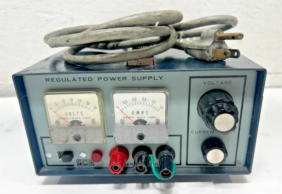 Fuente de alimentación de CC regulada PMC Power Mate Corp - BP10D Foto 2 de 3