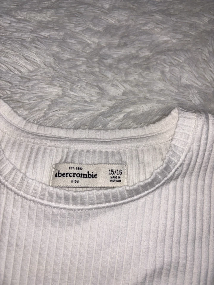 Abercrombie Kids girls sz. 15/16 white long sleeved rib knit top. Soft - Image 3 of 4