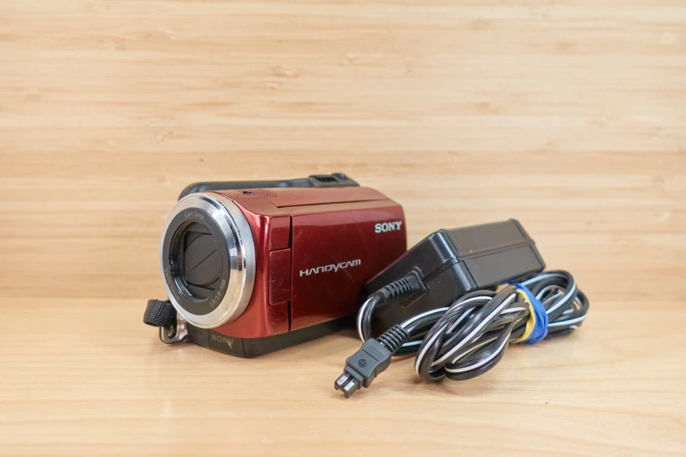 Sony DCR-SR47 Handycam, 60GB Hybrid HDD, Video Camera Camcorder, Carl Zeiss Lens - Image 2 of 4