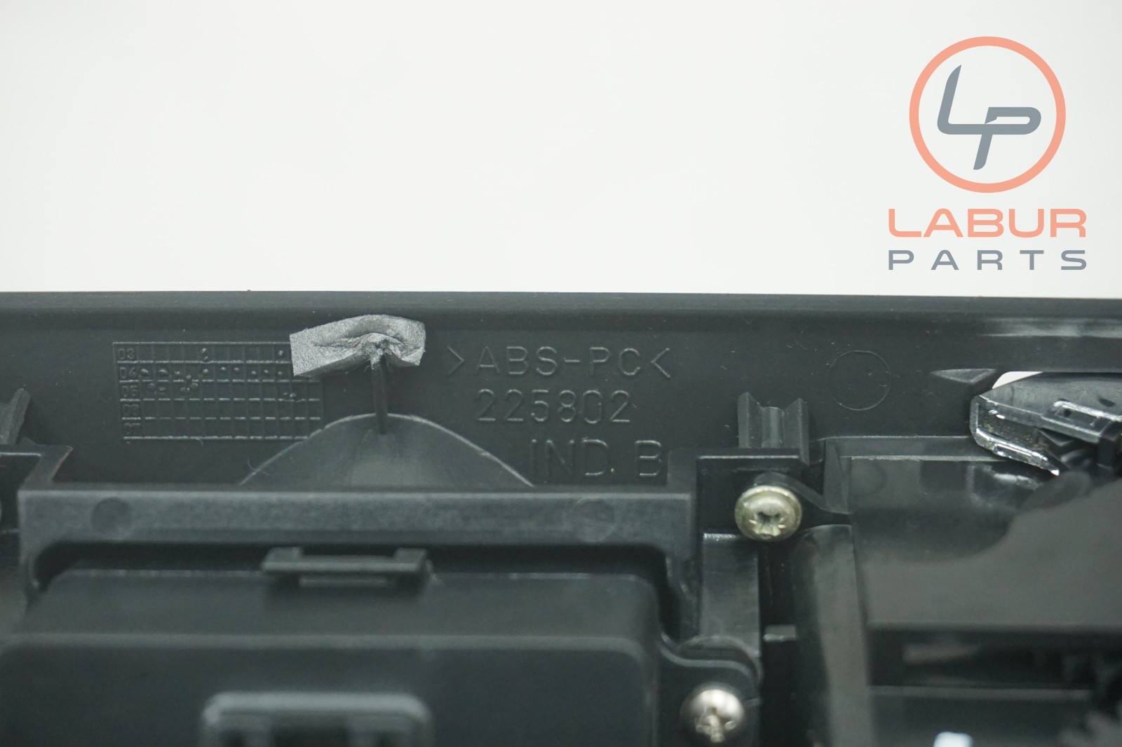 M139 03-13 Maserati Quattroporte Front Center Dash Dashboard Air Vent A638