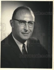 1965 Press Photo Lawrence Simons - sia15687