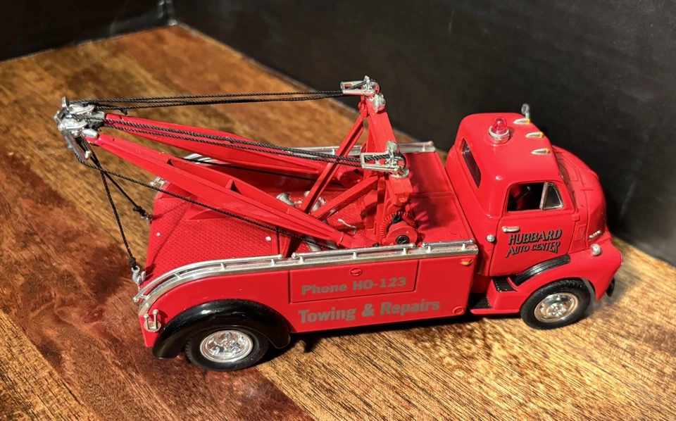 First Gear 1952 GMC Heavy Duty Wrecker Hubbard Auto Center 1:34 Scale (WB) - Image 3 of 4