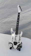 Kirk Hammet • Metallica • Exclusive Mini Guitar