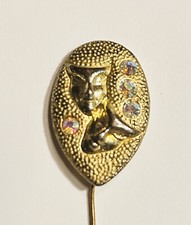 „Ehrennadel“ 7,5 cm Nadel o. Stopfen  Gold mit 2 Harlekin Masken 4 Strasssteine