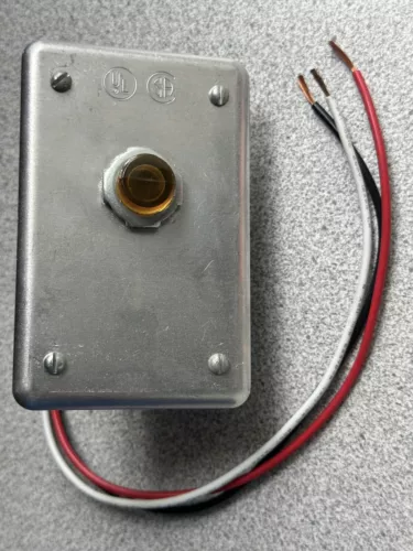 New Cooper Eaton Crouse-Hinds Photocell D2S20 w/ Thomas Research HLPC120