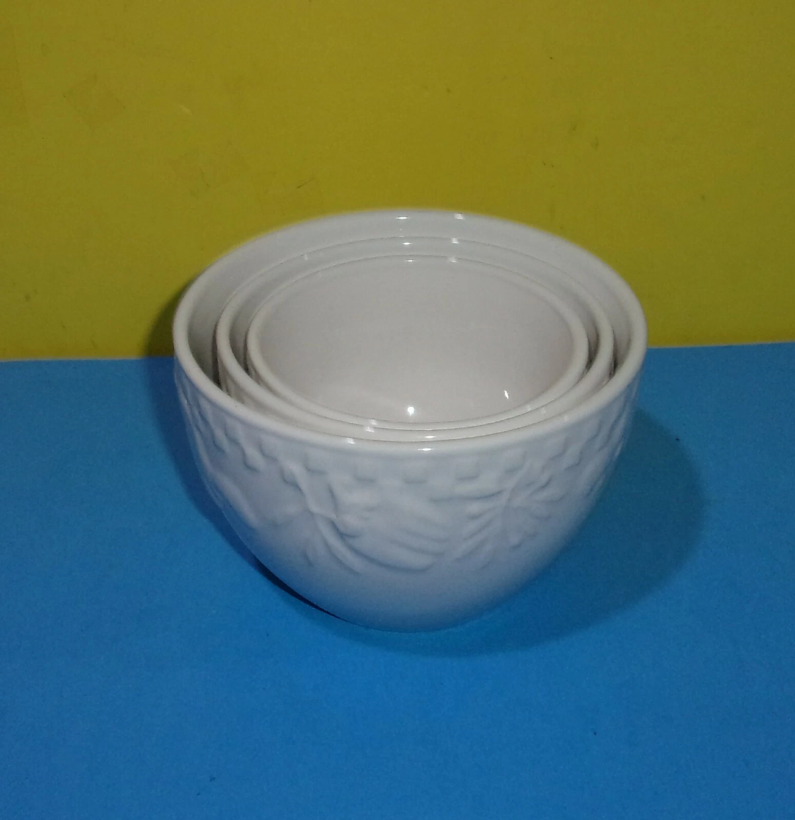 Signature Housewares Inc. Leaf Small Nesting Bowls Mixing Use White