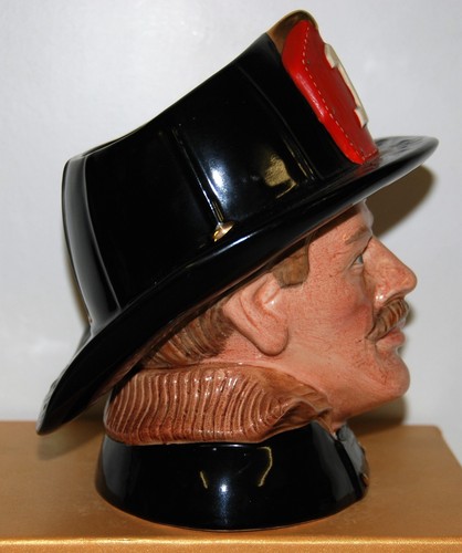 LARGE ROYAL DOULTON CHARACTER THE FIREMAN D6697 *** EXCELLENT CONDITION *** - Picture 4 of 5