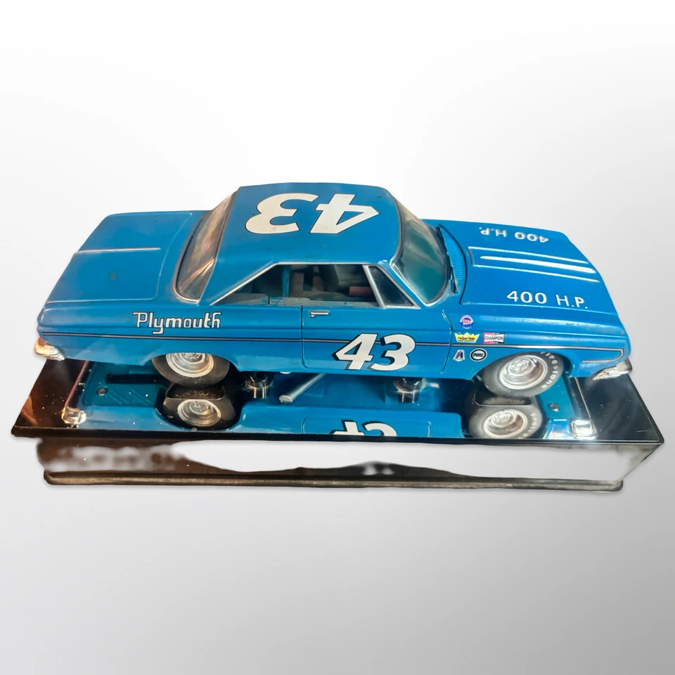 Richard Petty #43 1964 Plymouth 1/24 Racing Champions Petty Racing 50th Anv. Car - Image 4 of 4