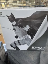 DC Direct Batman Black & White 1/10 Statue Ivan Reis 2623