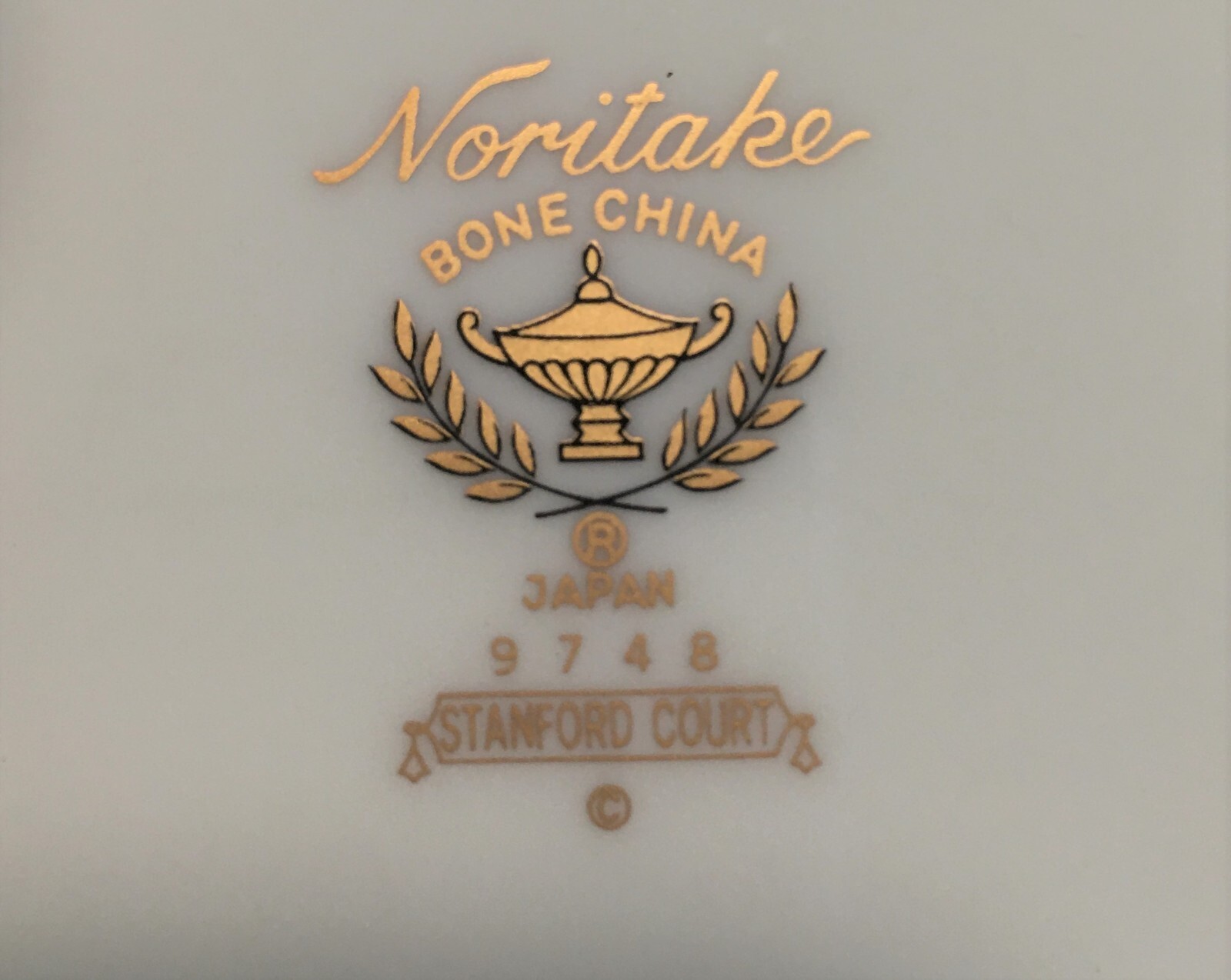 you get 5 DINNER PLATES- NORITAKE -STANFORD COURT. Very Beautiful Condition!