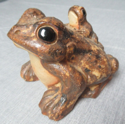 Shigaraki Ware Japan Frog Toad - Mom w/ Baby - Vintage Figurine Realistic  b5 sb