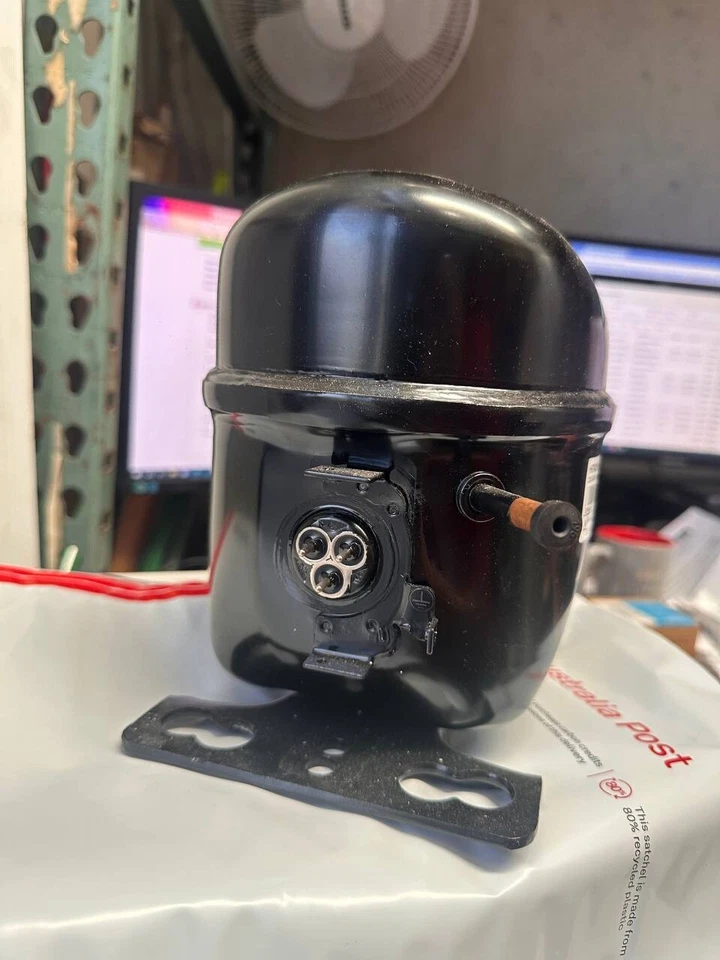 Hitachi Compressor FL20S88NAA Refrigeration Compressor 220-240V BRAND NEW - image 4 of 4