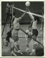 1988 Press Photo Nottingham HS volleyball player Jessica Anderson spikes ball