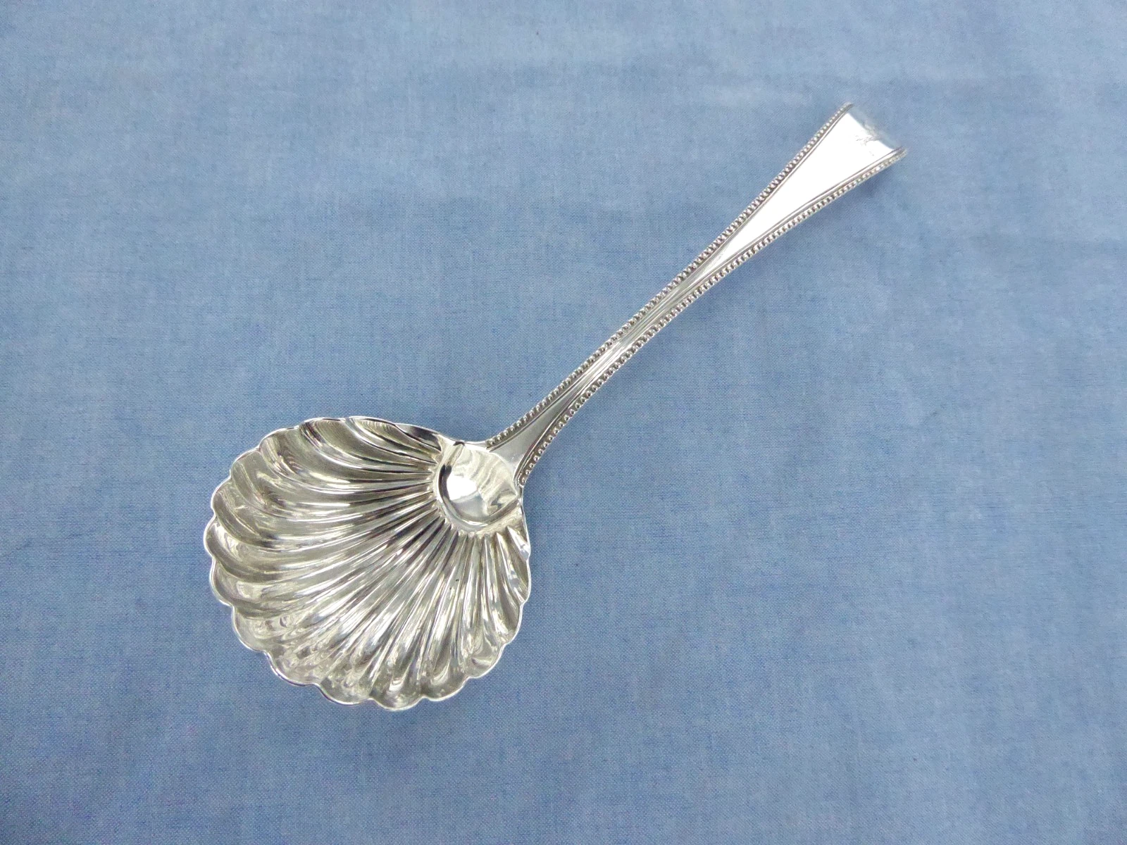 AN ANTIQUE STERLING SILVER OLD ENGLISH BEAD SAUCE LADLE LONDON 1779.