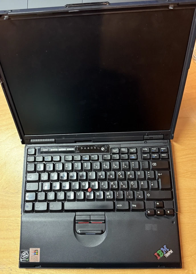 IBM Thinkpad T22 Typ 2647 512MB 100GB mit Dockingstation Windows 2000 Prof. - Bild 2 von 4